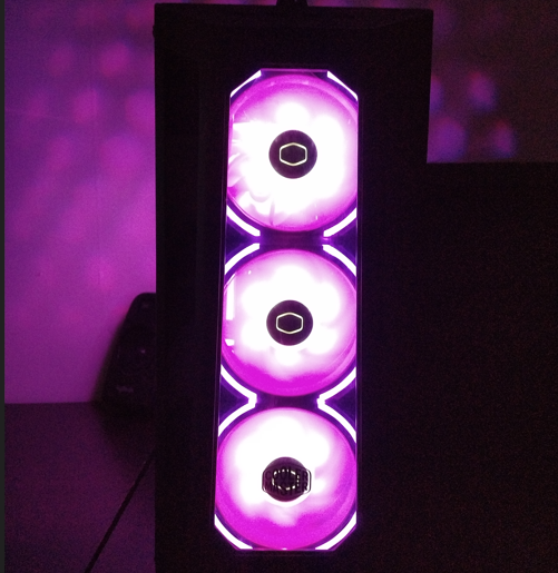 Cooler Master MB530P met SF120M-ventilatoren